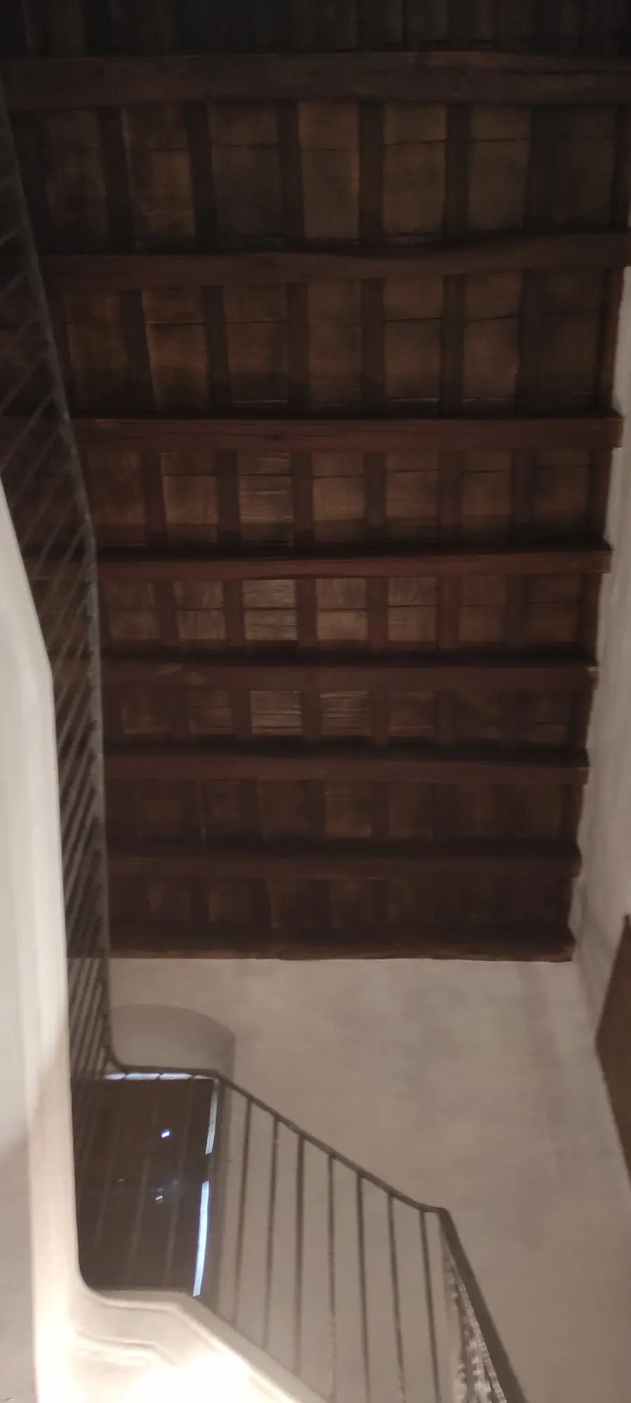 Vigas de madera barnizadas